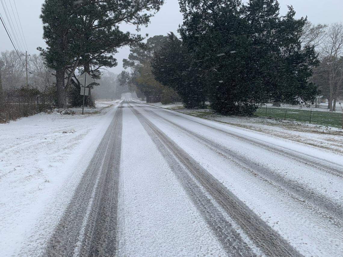 There are few cars on the road Tuesday, Jan. 21, 2025, in Vancleave as snow accumulates across South Mississippi.