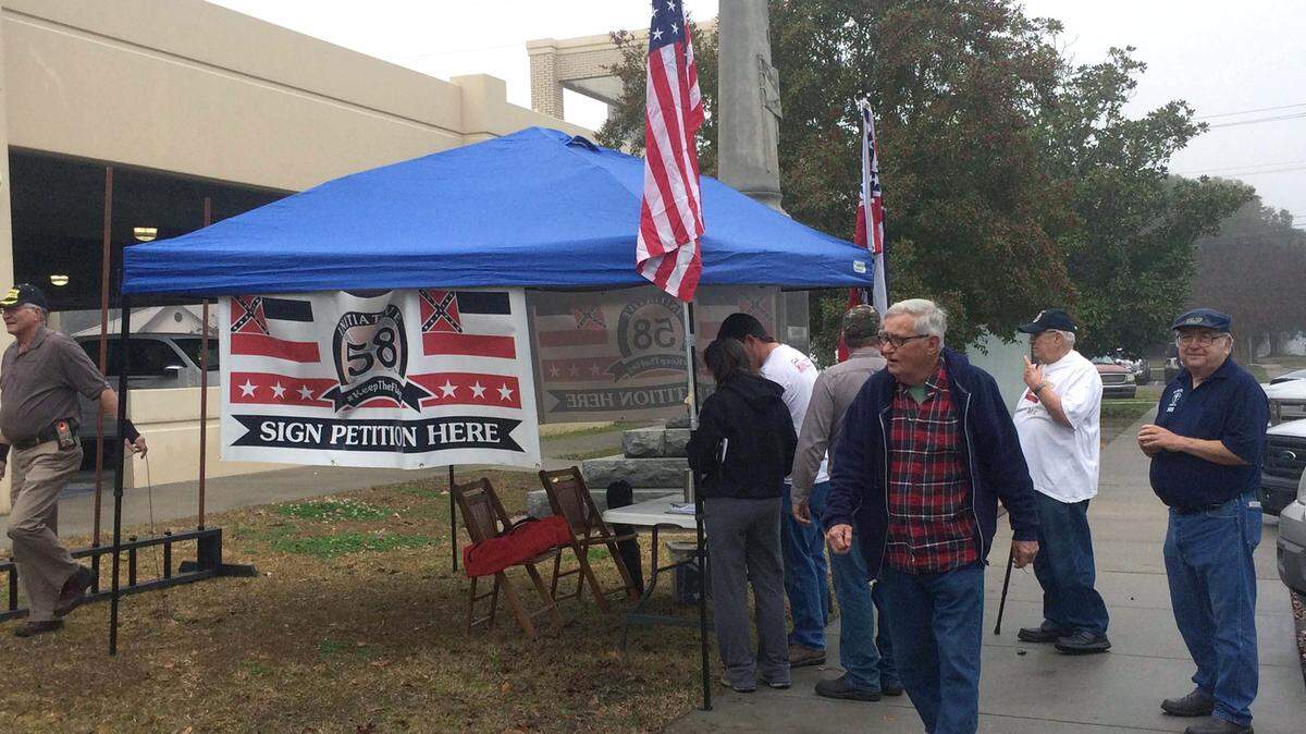 REGINA ZILBERMINTS/SUN HERALD 
 
 Representatives for Initiative 58, the proposed constitutional referendum that would require the state to keep the current flag, collect signatures for a petition outside the county courthouse in Gulfport on Monday, Feb. 1.
