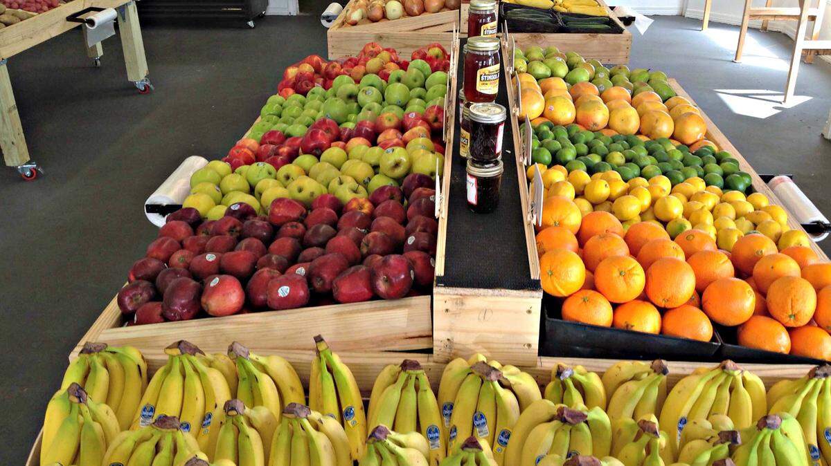 MARY PEREZ/SUN HERALD 
 Gulf Coast Produce in Biloxi was awarded a $3 million contract to supply fresh fruits and vegetables to the Women Infants and Children program throughout Mississippi. Shown is the company's produce market on Eisenhower Drive in Biloxi.