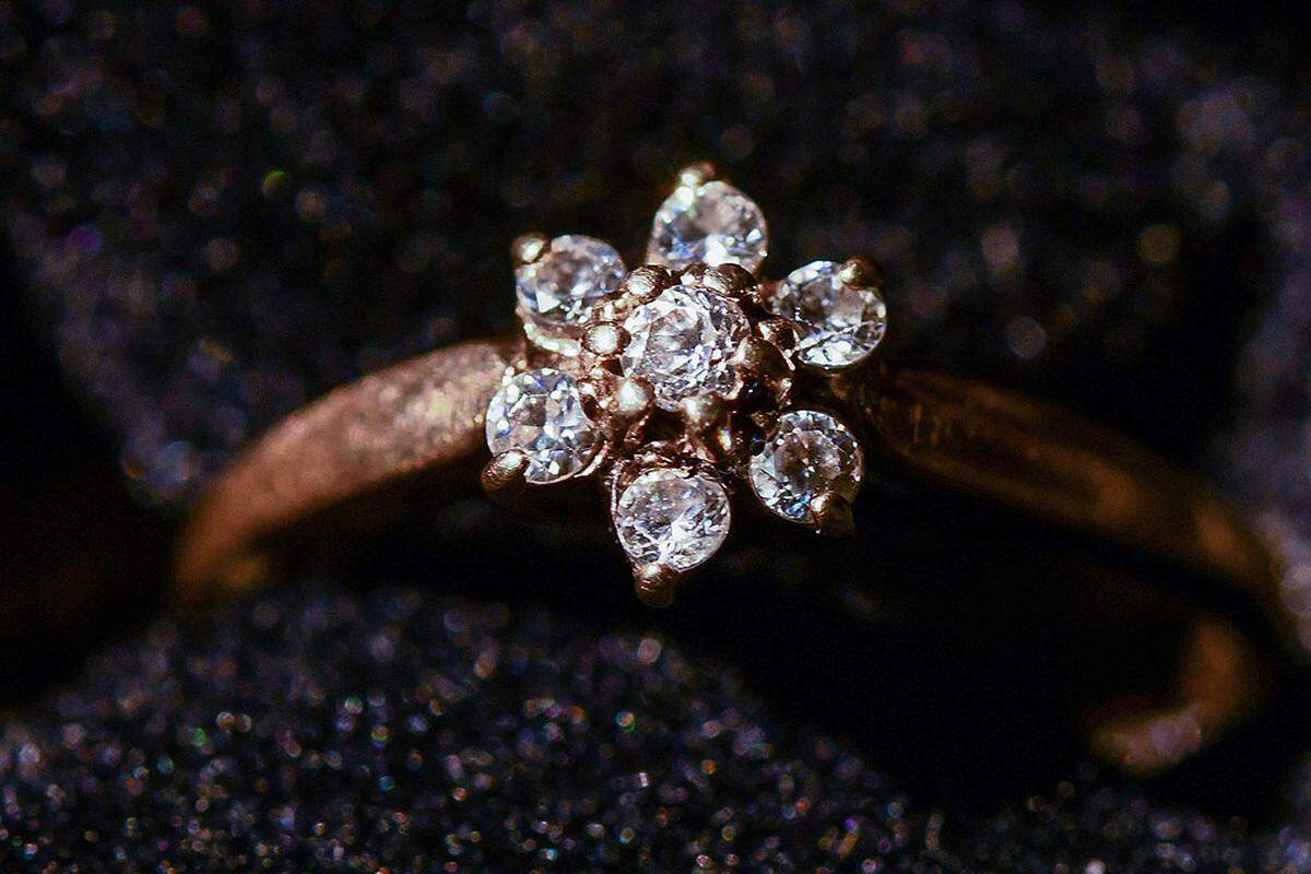 A ring a jeweler has determined contains real diamonds and is vintage. The Forrest County Sheriff’s department is asking the public if they know who the ring belongs to as it could identify human remains.