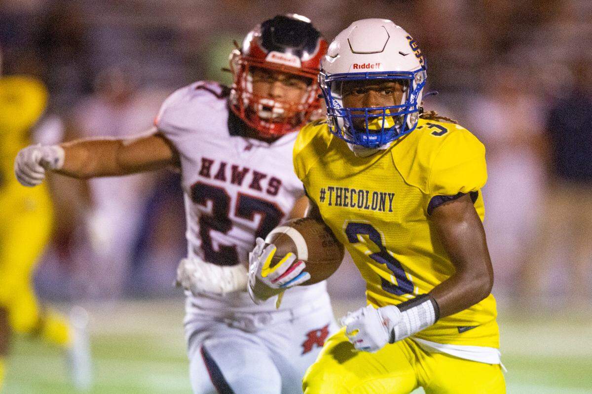 St. Martin’s Jalen Anderson runs the ball down the field during a game against Hancock at Joe Barlow Stadium in St. Martin on Friday, Sept. 30, 2022.