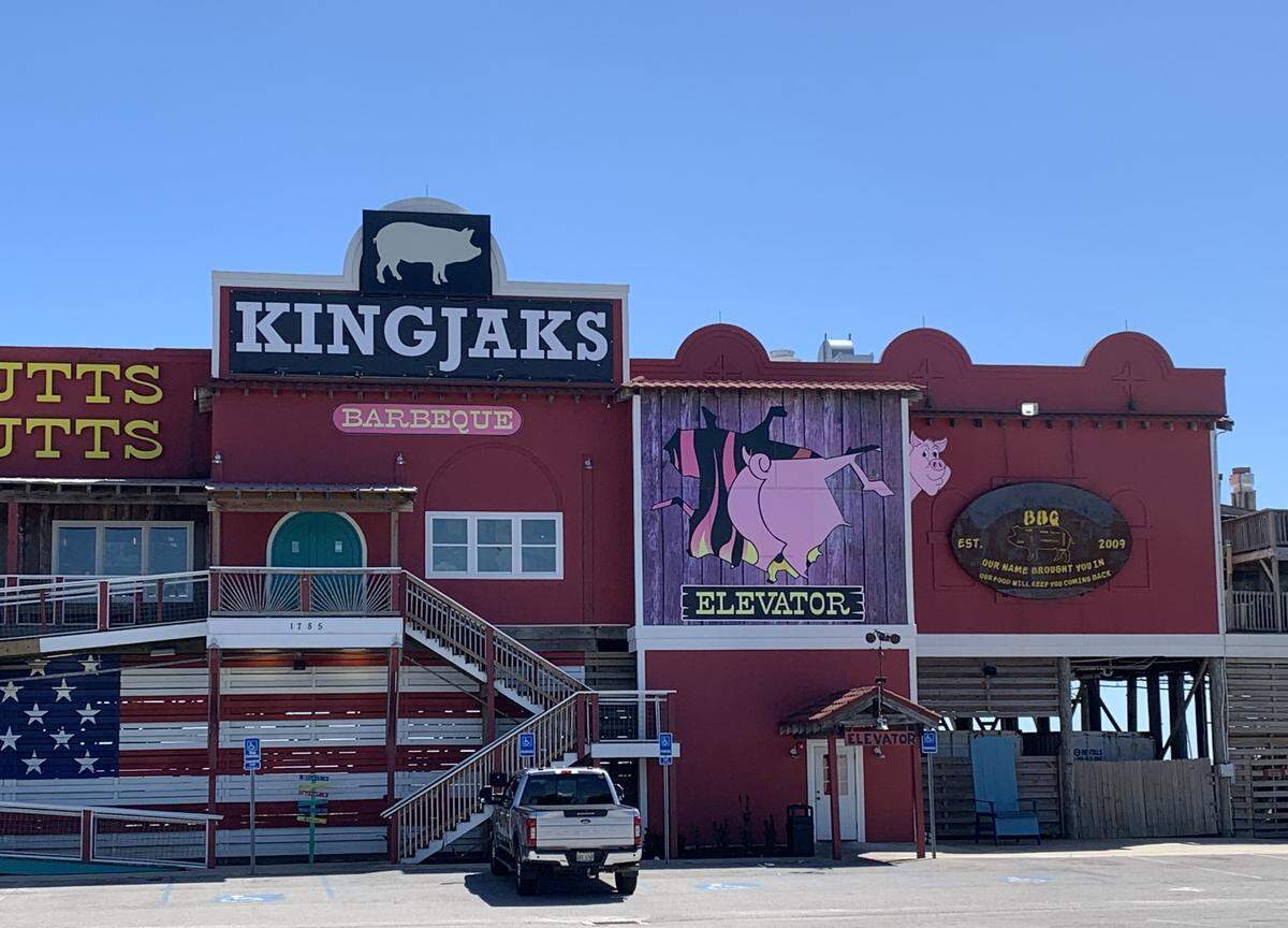 Kingjaks is a new barbecue and seafood restaurant on Restaurant Row in Biloxi, with views of the beach and the water for those who want to dine outside in the breeze or inside in the air conditioning.