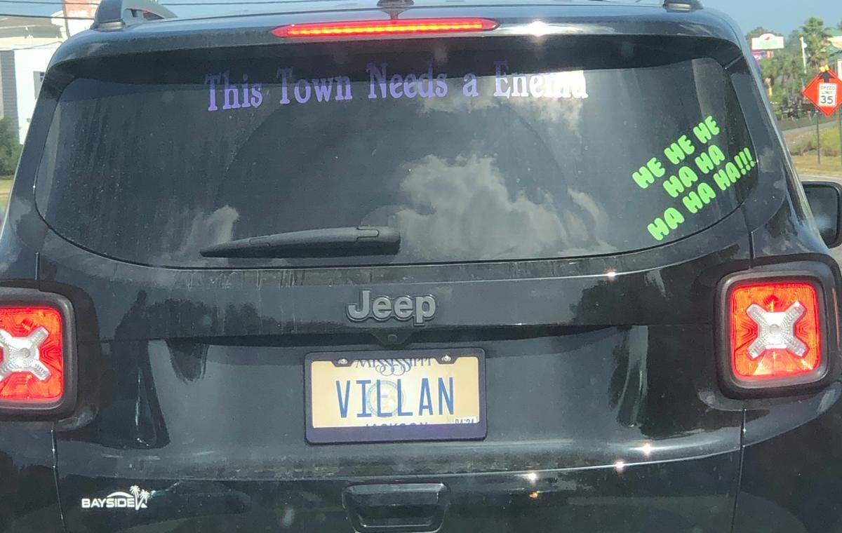 I think this driver might want to be a villain of the Mississippi Coast.