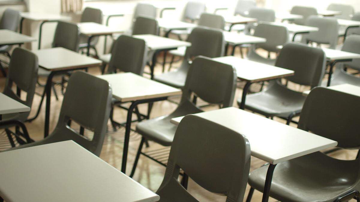 A Columbia Elementary School teacher was charged after Louisiana deputies said she threw a chair that hit a 9-year-old girl in the head.
