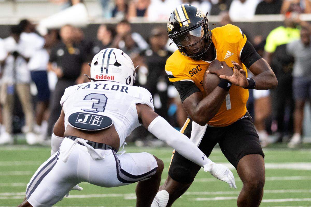 Southern Miss quarterback Braylon Braxton (1) jukes Jackson State linebacker Ashton Taylor (3) during the Golden Eagles’ 38-20 win over the Tigers.