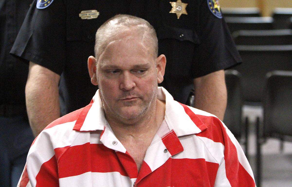 TIM ISBELL/SUN HERALDJohnny Max Mount leaves court after waiving his preliminary hearing, Wednesday, Dec. 16, 2015. Mount is charged with the shooting death of Waffle House Waffle House server Julie Brightwell.