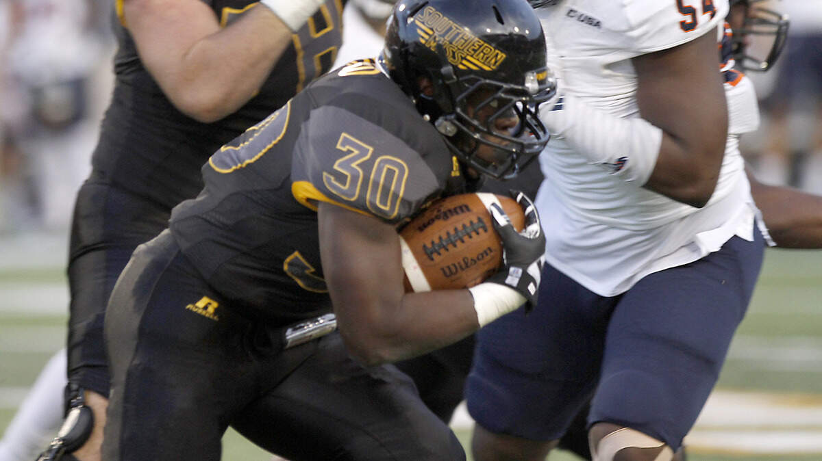 TIM ISBELL/SUN HERALDSouthern Miss running back Jalen Richard runs for a first down against UTSA, Saturday, Oct. 17, 2015. 