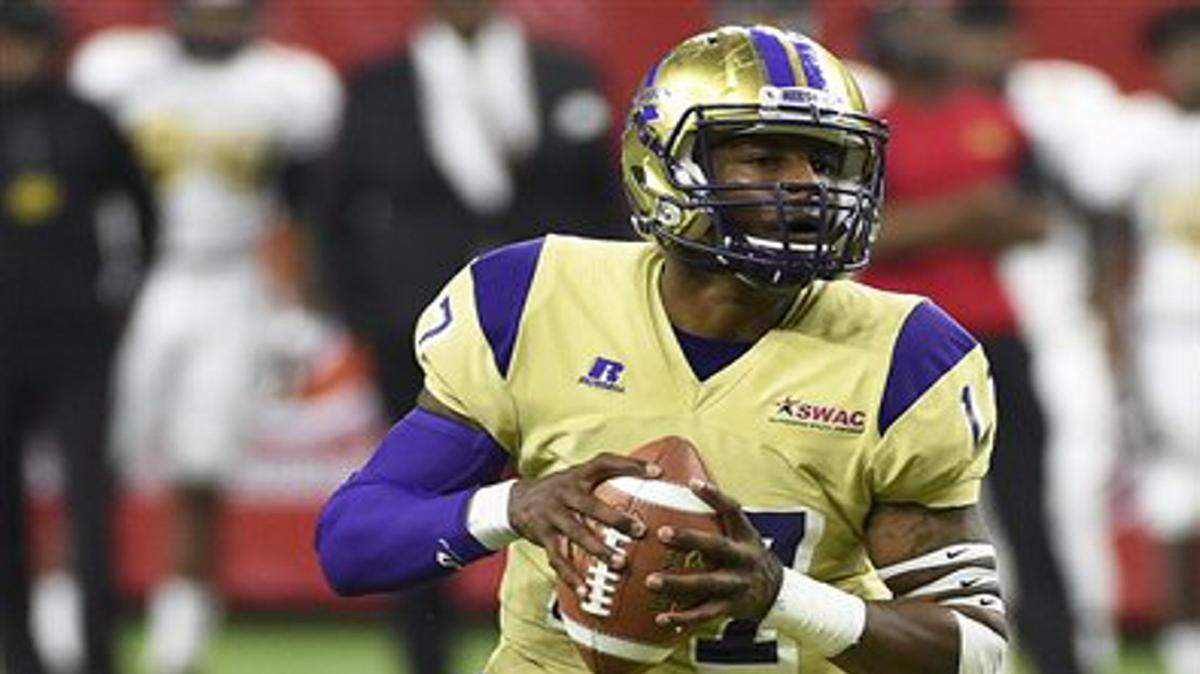 ERIC CHRISTIAN SMITH/ASSOCIATED PRESSAlcorn State quarterback Lenorris Footman (17) will get the start against North Carolina A&T in the Heritage Bowl on Saturday.