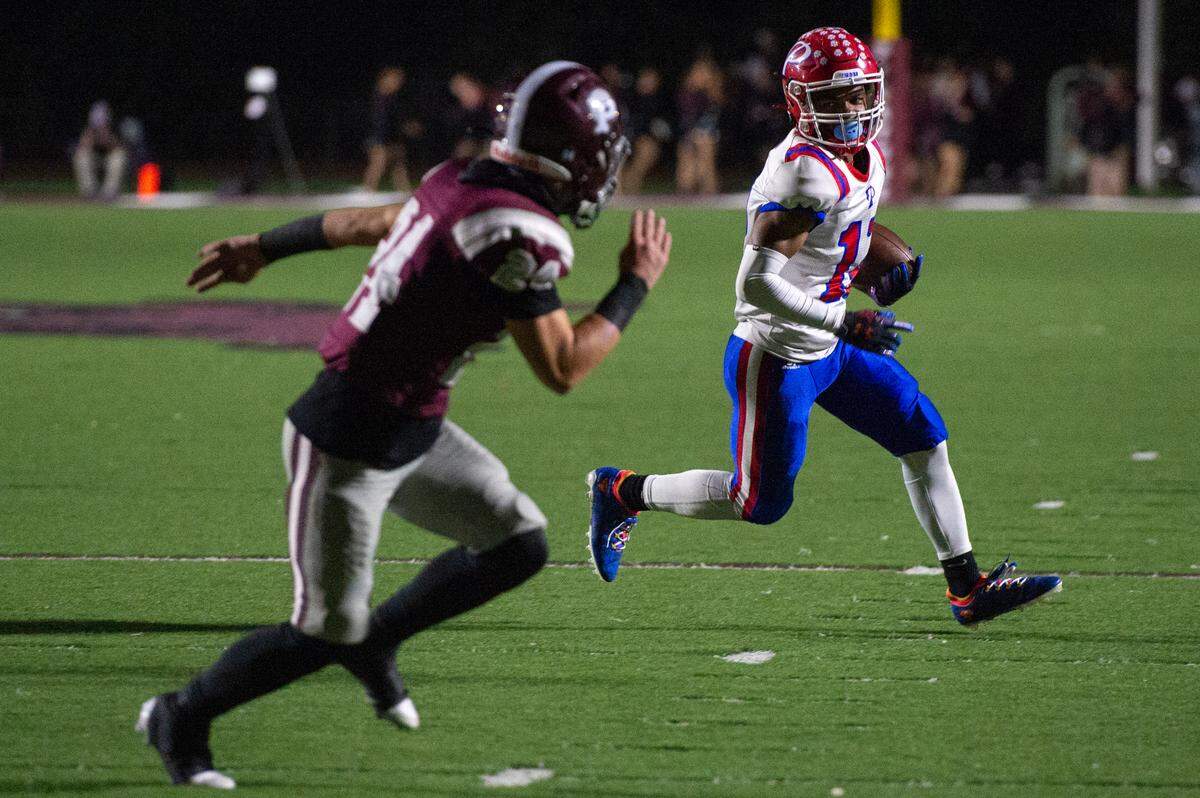 Pascagoula’s Darius Carter runs the ball down the field during a playoff game at Lee-Triplett Stadium in Picayune on Friday, Nov. 17, 2023.