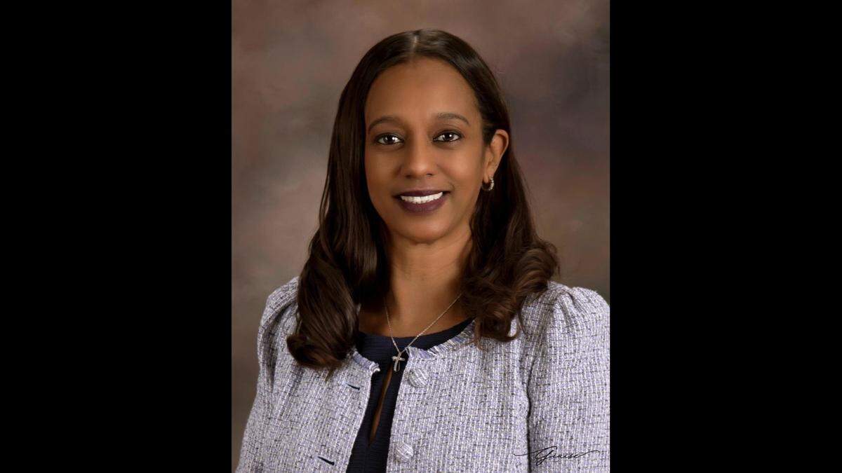 Theressia Lyons
