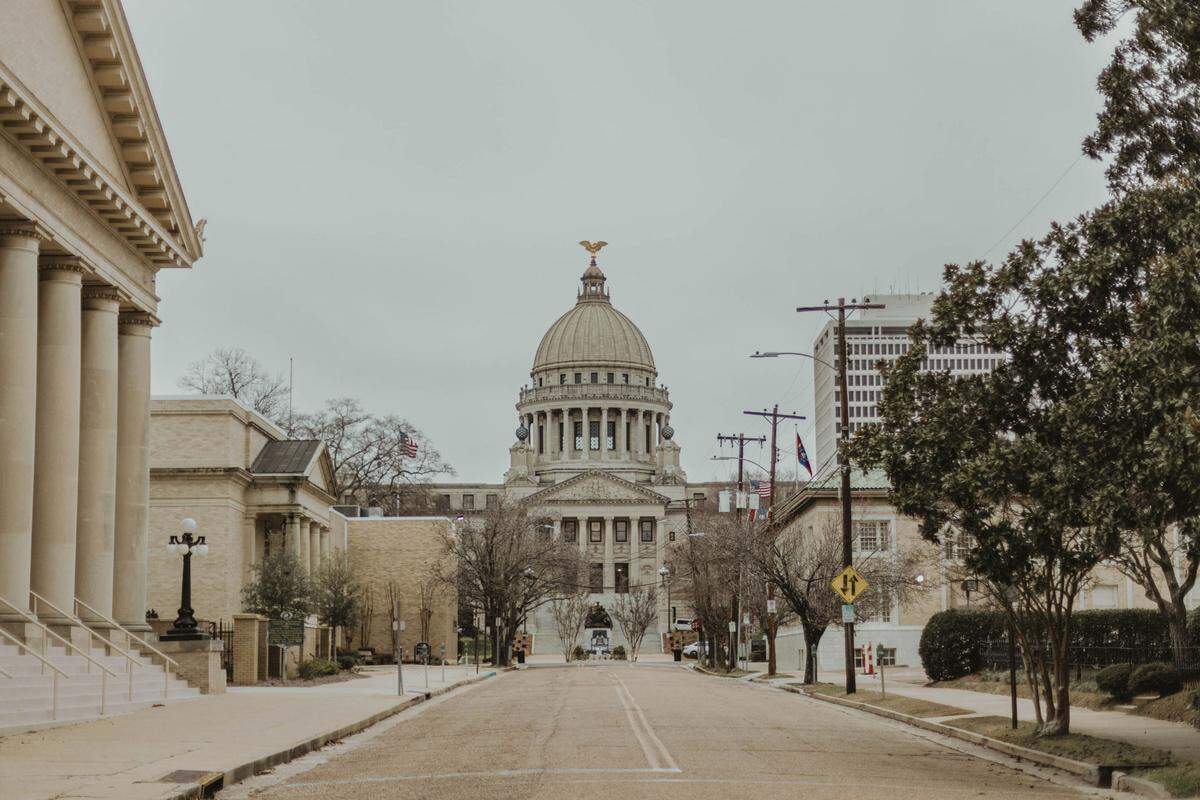 A photograph of the Mississippi State Capitol building. 