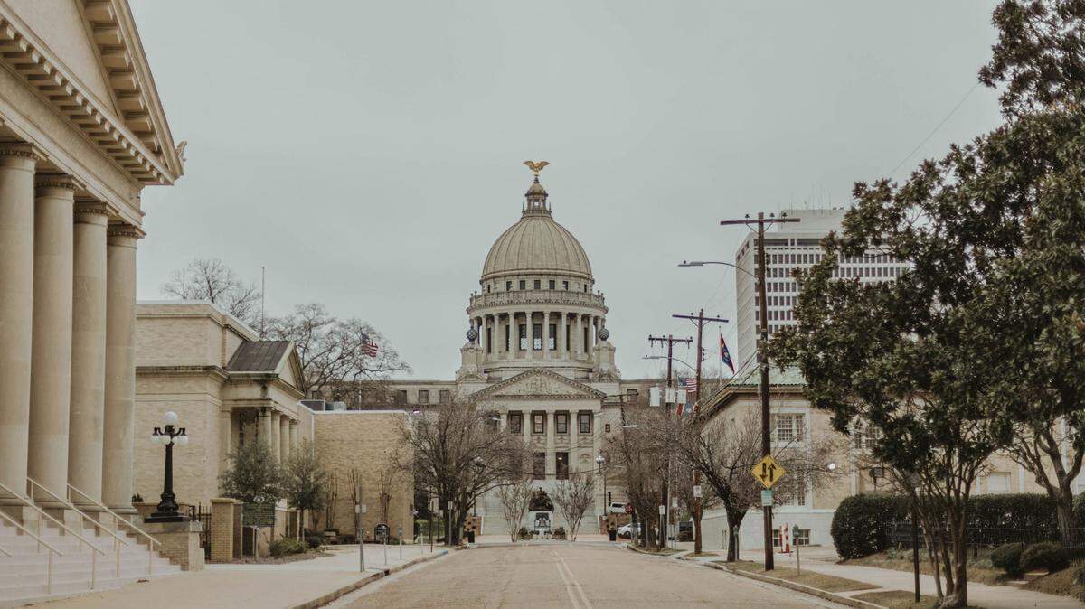A photograph of the Mississippi State Capitol building. 