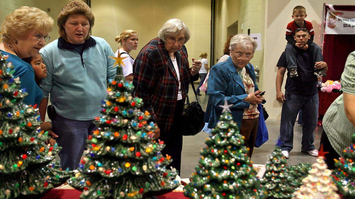 AMANDA McCOY/SUN HERALDPeople pause to look at Christmas decorations displayed by North Georgia Ceramics at a past Christmas City.