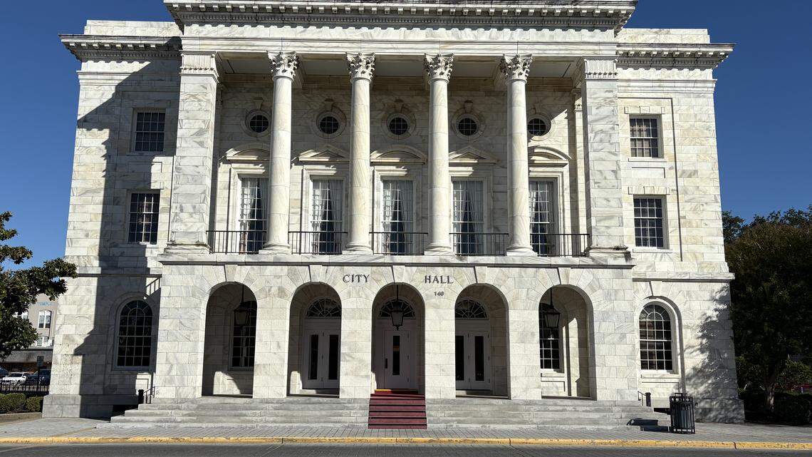 Biloxi mayor vetoes council plan, saying he’s working for one city, not seven