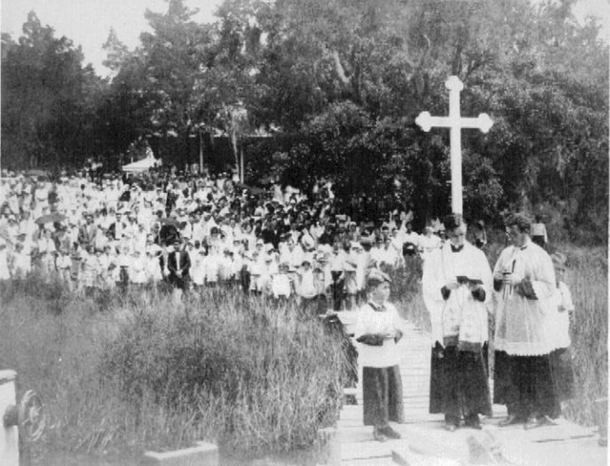 Employees used to see two little girls around the old Biloxi hospital on the Back Bay, near where this Blessing of the Fleet mass was held in 1929.