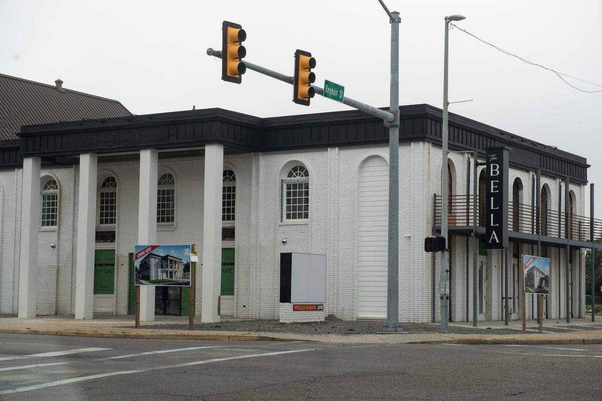 Brew Paddle restaurant is coming to the north side of The Bella boutique short term rentals in downtown Biloxi, in the former Wells Fargo building, across from the Barq Building.