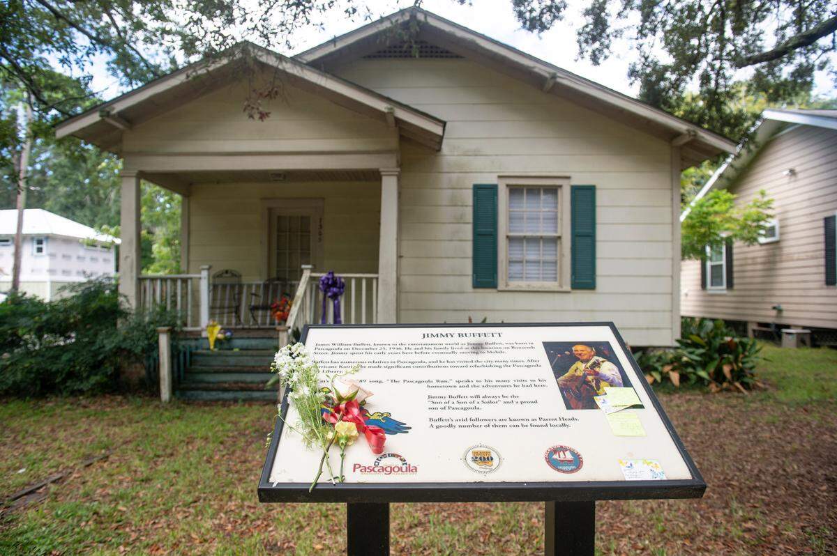 Flowers and notes are often left outside of Jimmy Buffett’s childhood home in Pascagoula.