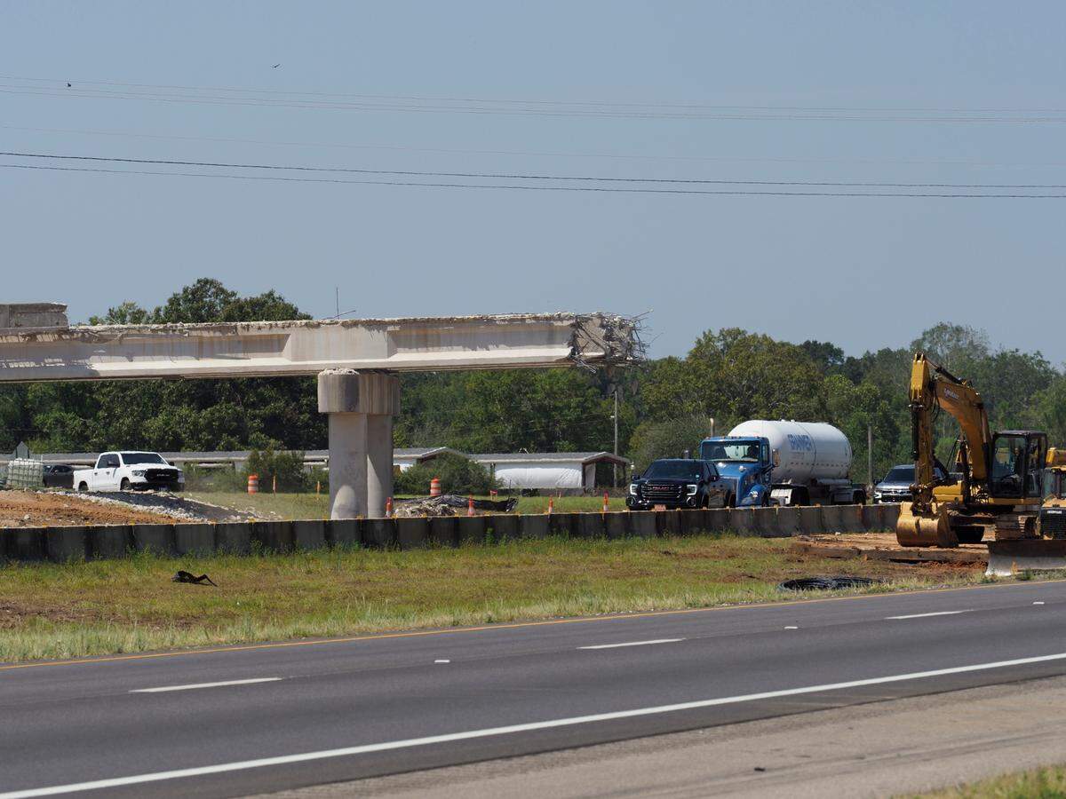 This section of the crossover bridge is all that remains at I-10, exit 24. Once it’s gone, crews can start building a new Menge Avenue interchange.