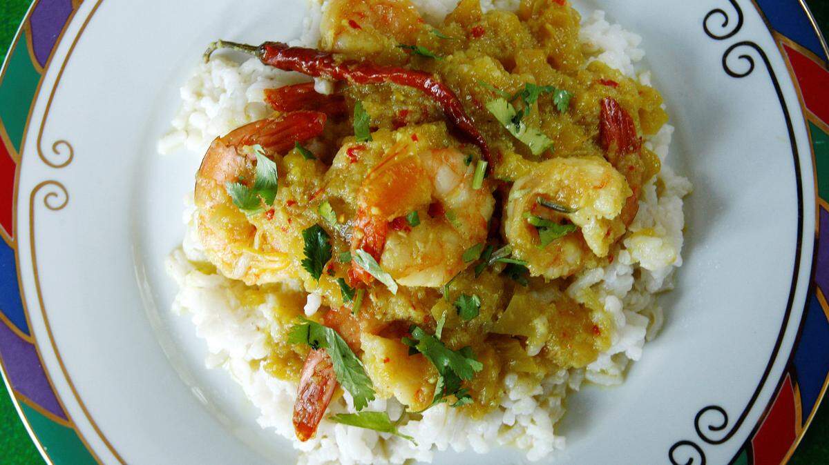 Shrimp curry with rice can be a quick, easy meal for one.