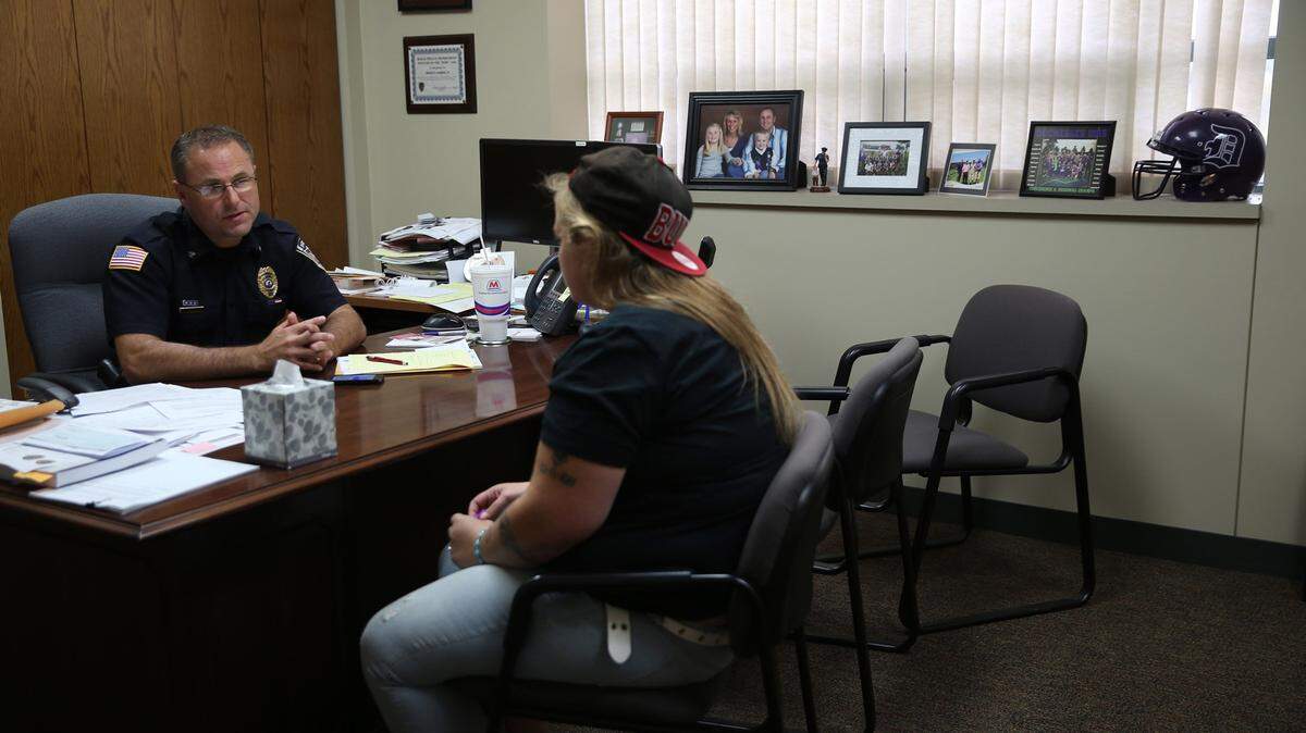 Dixon's Chief of Police Danny Langloss talks with Katelynn Lahman, who he has personally helped to kick the heroin addiction, at his office on Friday Oct., 23, 2015 in Dixon, Ill. (Abel Uribe/Chicago Tribune/TNS)