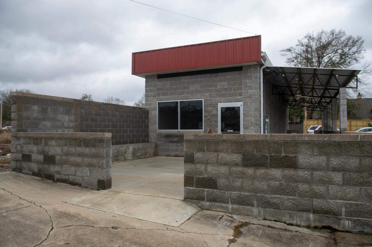 Taranto’s Seafood Co. in Ocean Springs sits empty next to the Fayard’s Marathon on Washington Avenue in Ocean Springs.