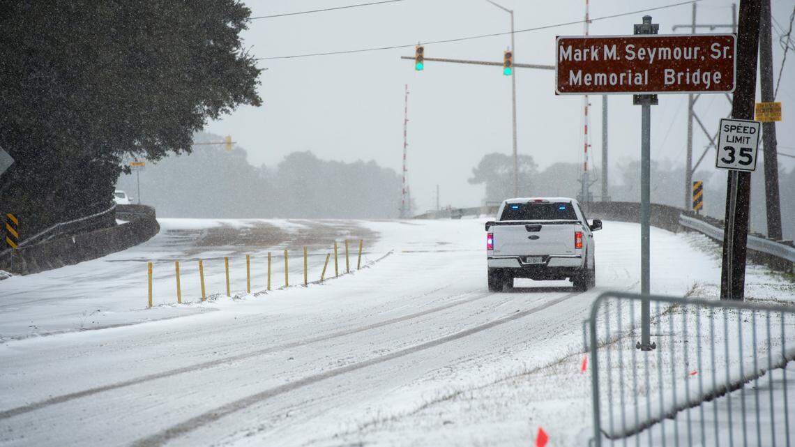 Rare winter storm is burying the Mississippi Coast. How much longer will it keep snowing?