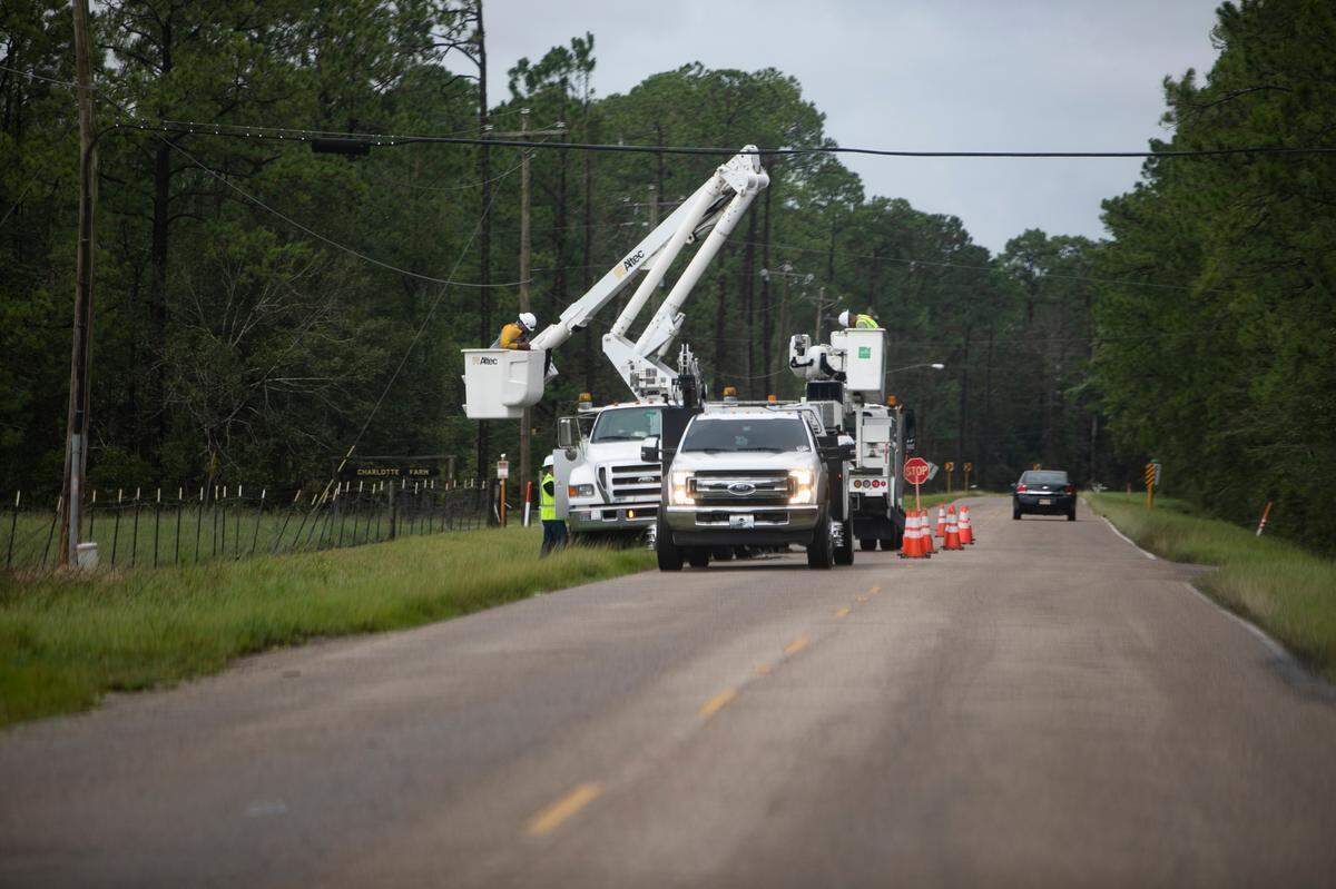 Power crews work on a damaged line on Kiln-DeLisle Road in Kiln after outages from Hurricane Ida on Aug. 30, 2021