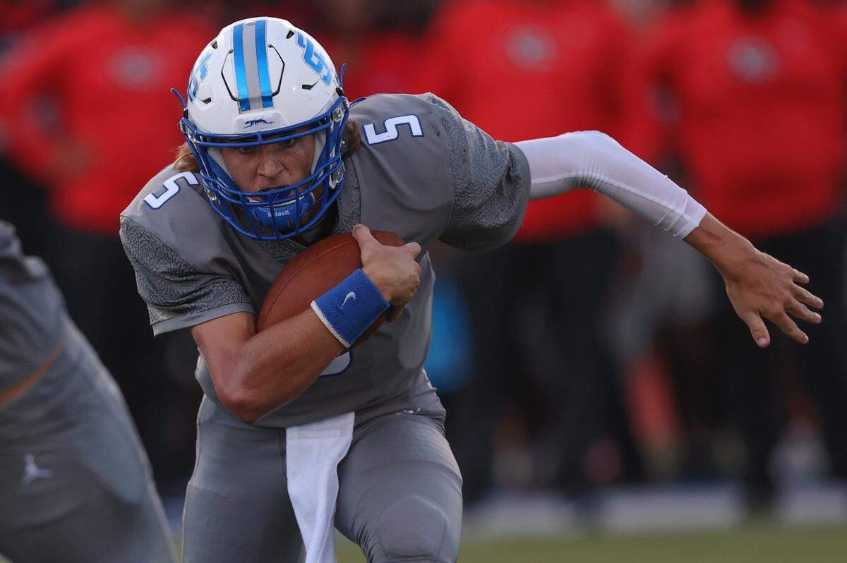 Bray Hubbard goes in for a touchdown early in the first quarter.