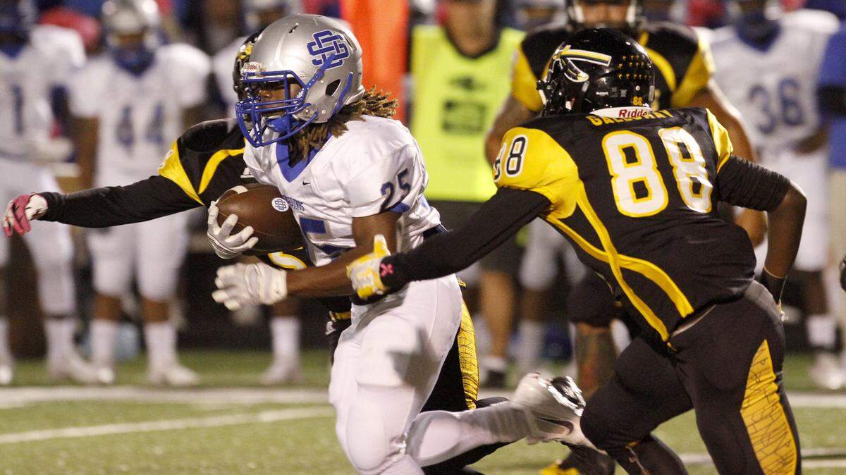 TIM ISBELL/SUN HERALD 
 Ocean Springs running back Matthew Pleasant slices through the D'Iberville defense, Friday. They Greyhounds remained at No. 1.