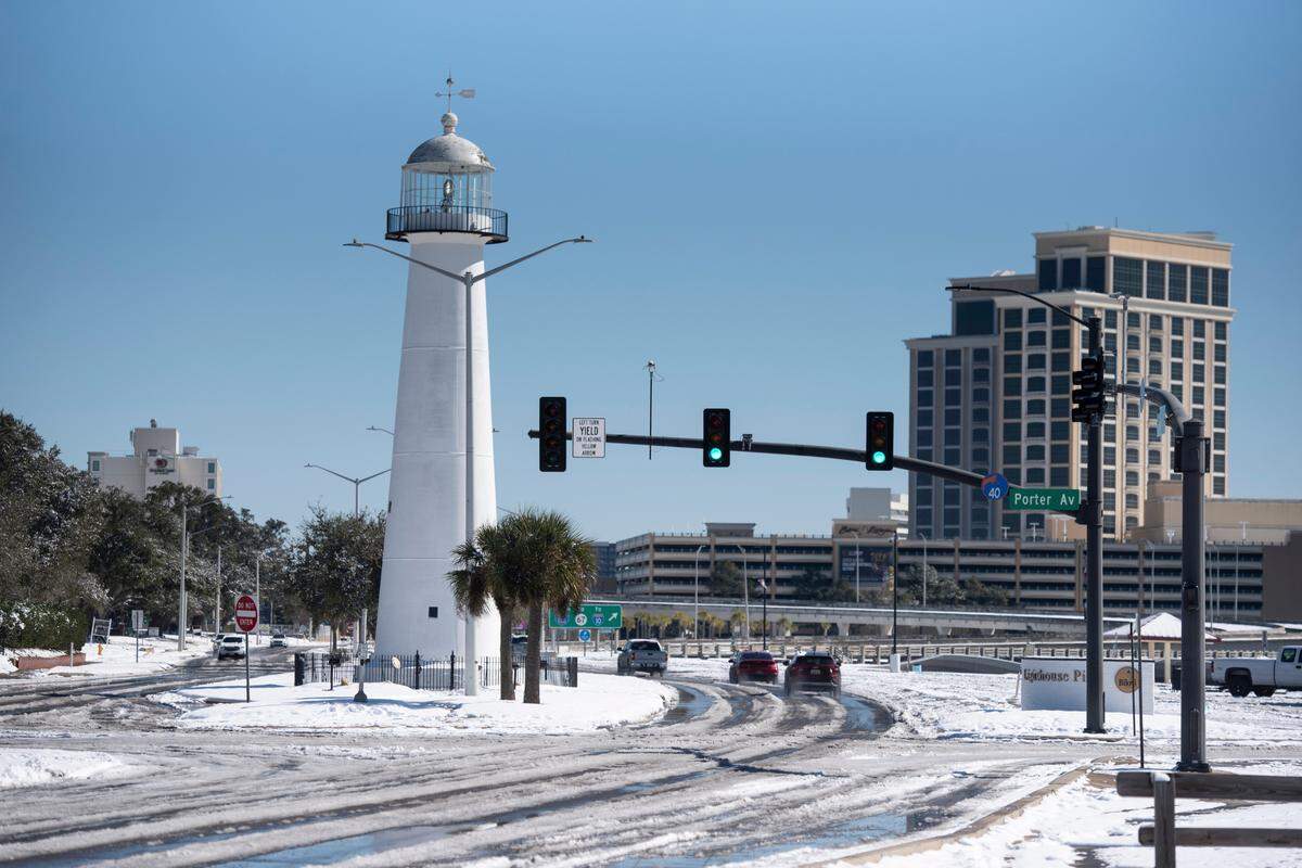 U.S. 90 is a slushy mess Wednesday, Jan. 22, 2025, after a day of snowfall.
