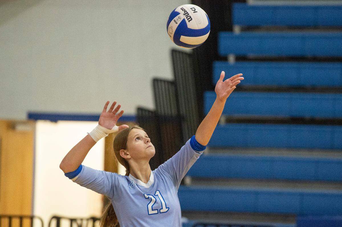 Ocean Springs’ Anna Hoffmayer serves the ball to the Gulfport side of the net during a game against Gulfport at Gulfport High School in Gulfport on Tuesday, Oct. 4, 2022.