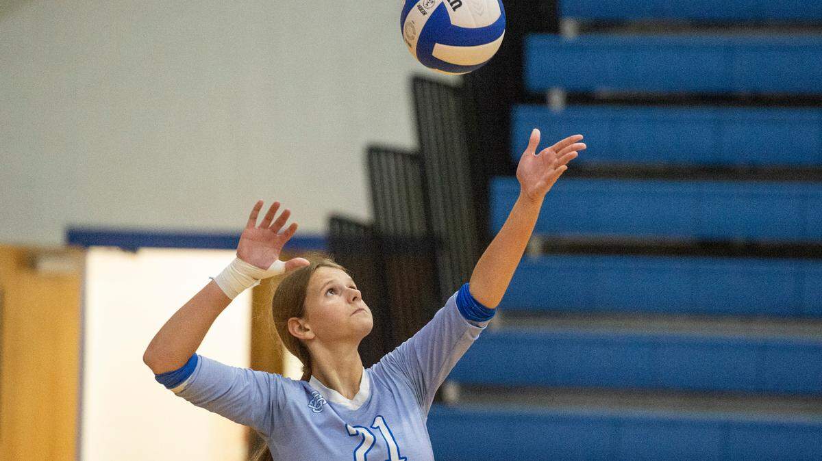 Ocean Springs’ Anna Hoffmayer serves the ball to the Gulfport side of the net during a game against Gulfport at Gulfport High School in Gulfport on Tuesday, Oct. 4, 2022.