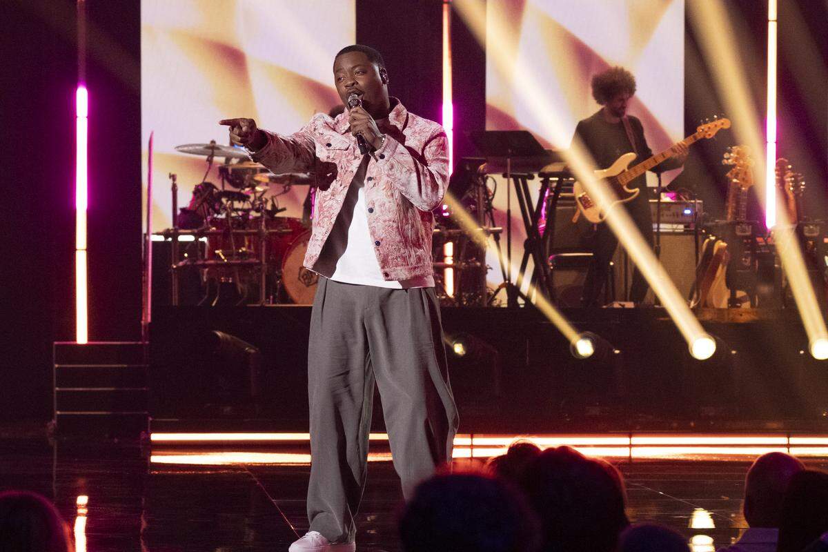 Daniel Stallworth performed “Brighter Days” on the March 30 episode of “American Idol.”