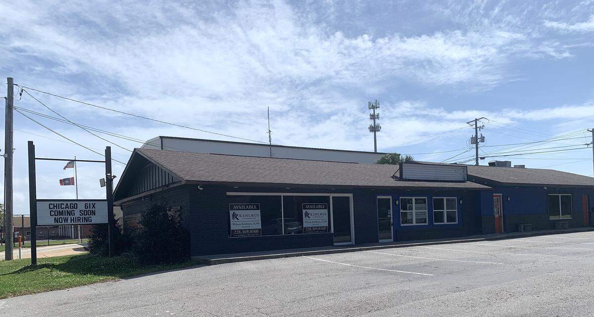Chicago 6ix restaurant in Ocean Springs has a new location, as the business expands from Crave food hall to a popular spot along U.S. 90.