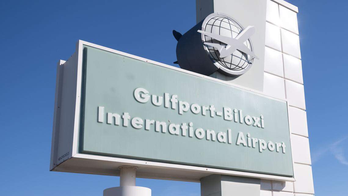 Parts of missing plane from Gulfport found in lake. Two people were onboard