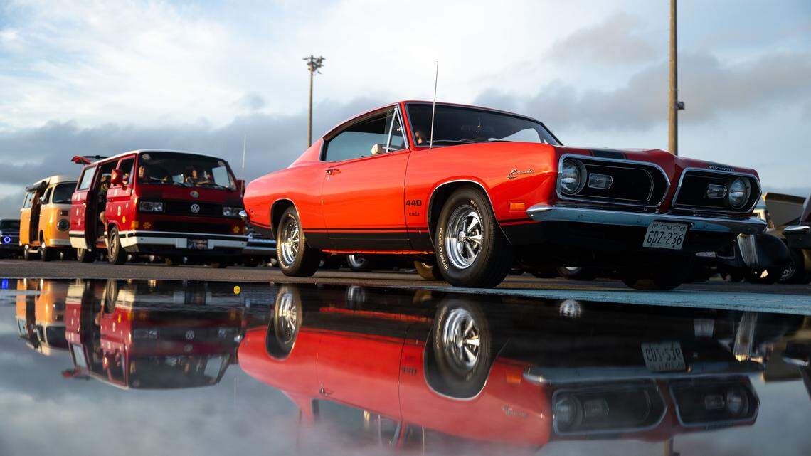 600 vintage cars gather in Long Beach for the Cruisin’ The Coast Parade