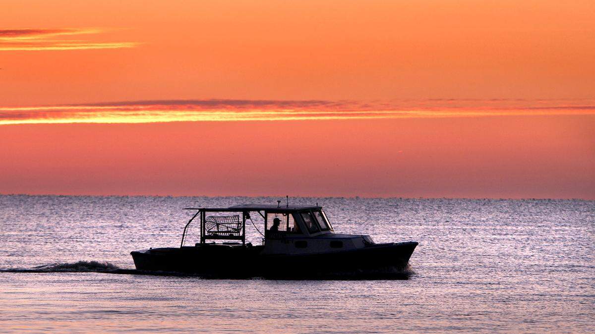 TIM ISBELL/SUN HERALDA fisherman leaves Pass Christian harbor before sunrise, Monday, Jan. 18, 2016. The Oyster Recovery Program will have Coast fisherman starting early to move oysters from St. Joe's Reef south of Waveland away from freshwater from the recently opened Bonnet Carre spillway. The freshwater will threaten the oyster habitat.