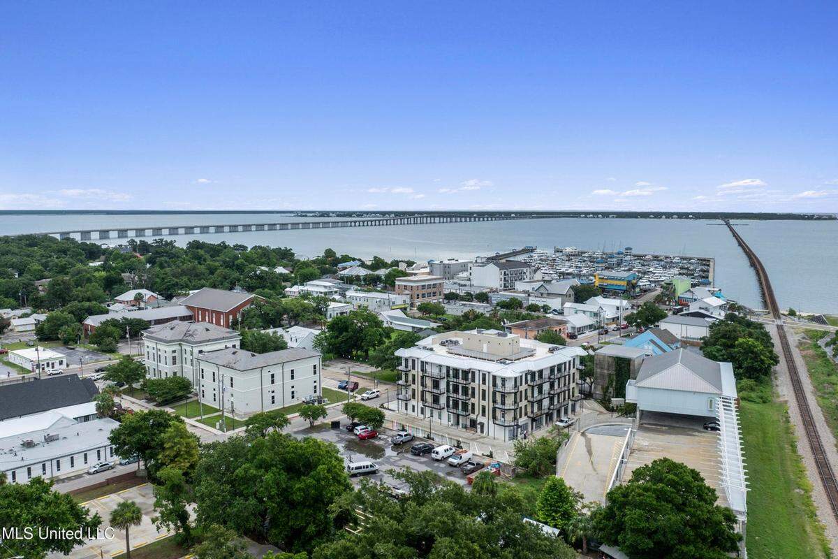 The location of the five-story 124 Court Condominiums is one of the best in Old Town Bay St. Louis, close to the beach, restaurants and shops.