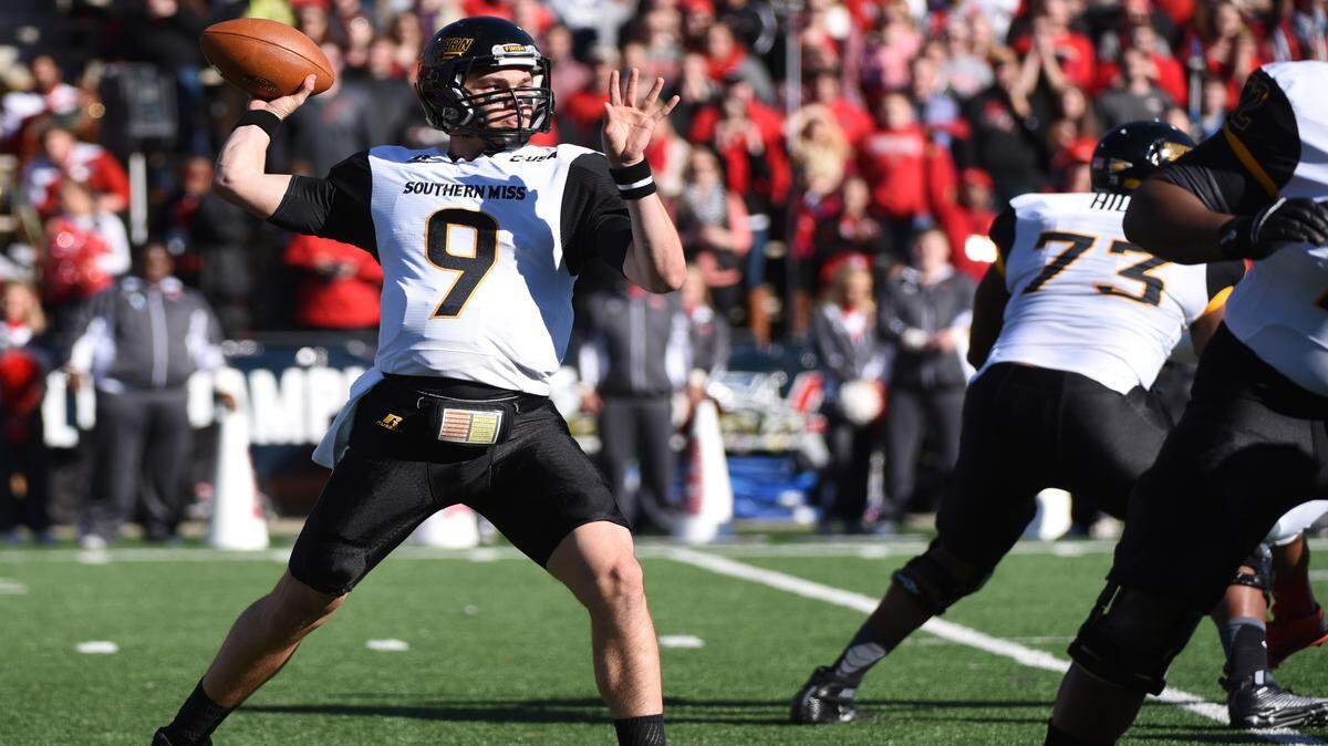 MICHAEL NOBLE JR./ASSOCIATED PRESS 
 Southern Miss quarterback Nick Mullens will lead the Golden Eagles into the Dec. 26 Heart of Dallas Bowl against Washington.