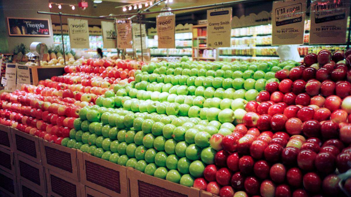 Certain major grocery stores in Mississippi are set to close April 5 for the Easter holiday, according to the companies’ websites.