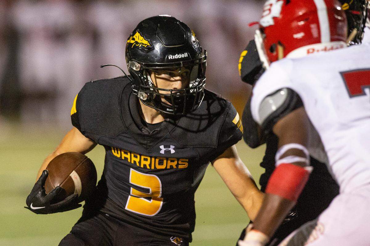 D’Iberville running back Landyn Shannon runs the ball during a game against Biloxi at Warriors Stadium in D’Iberville on Friday, Sept. 23, 2022.