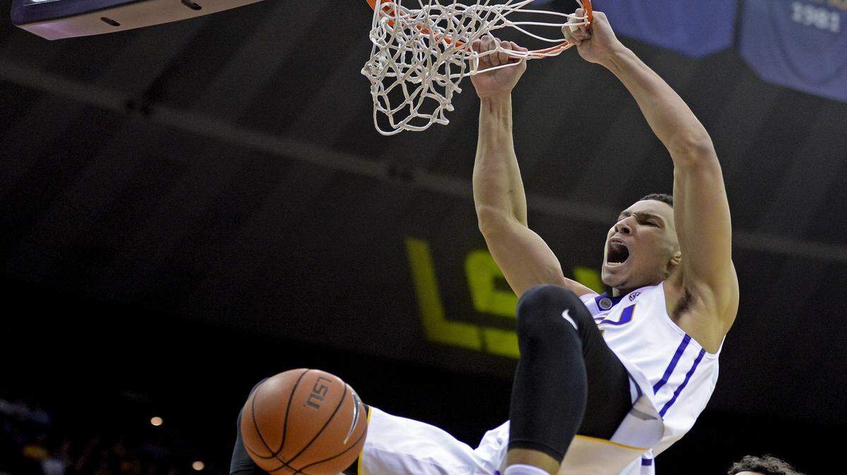 FILE - In this Feb. 17, 2016, file photo, LSU forward Ben Simmons (25) dunks in the first half of a NCAA college basketball game against Alabama in Baton Rouge, La. LSU freshman forward Ben Simmons, who led the Tigers in scoring, rebounds and assists this season, says he is leaving the Tigers to turn pro. Simmons, who made his announcement in an interview published Monday by ESPN, says he will soon hire an agent and enter the NBA draft, for which Simmons has been widely projected as a top overall pick.