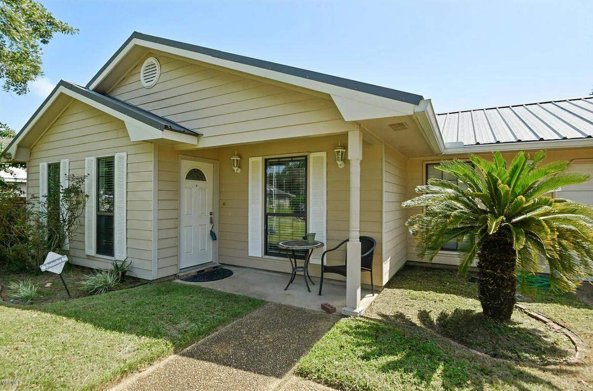 746 Live Oak Dr., Biloxi, MS 39532