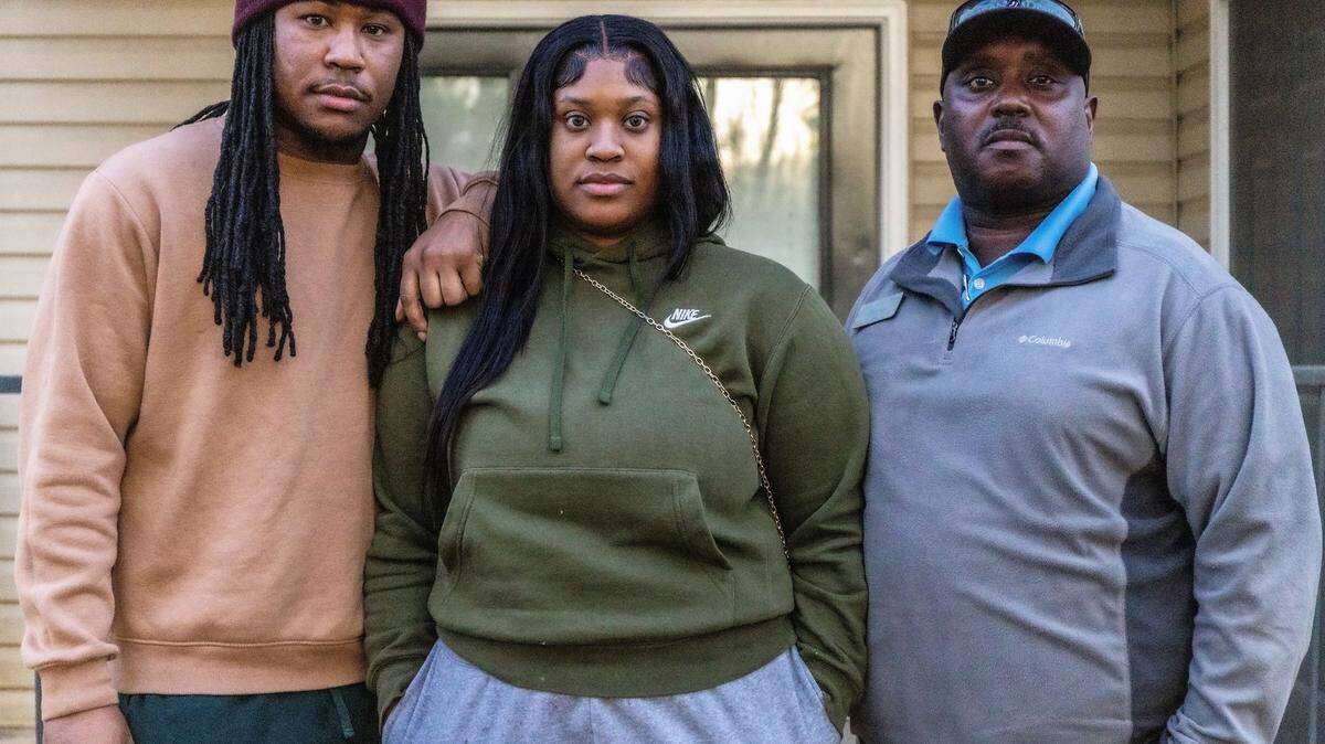 Nakema Fox died in 2007 after being held in the DeSoto County jail, leaving behind her high school sweetheart and husband, Terry Fox (right), her daughter, Faith Fox (middle), her son Janauris Blanch (left) and two other children. Nakema Fox had been diagnosed with schizophrenia and was awaiting transportation to a state psychiatric hospital when she died. Over 11 days in jail, she barely ate, according to a Mississippi Bureau of Investigation report. Fox died of a pulmonary embolism soon after a jail employee noticed her coughing and called a nurse. DeSoto County officials declined to comment on Fox’s death, though a sheriff’s department official said staff keep track of when inmates refuse meals and have medical staff evaluate them.