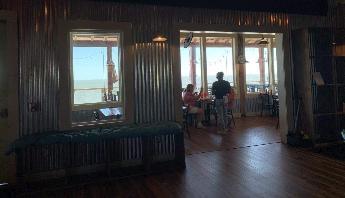 Customers can choose to dine indoors or out with a breeze off the water at the new Kingjaks barbecue and seafood restaurant on the beach in Biloxi. There’s also a choice of an elevator or stairs.