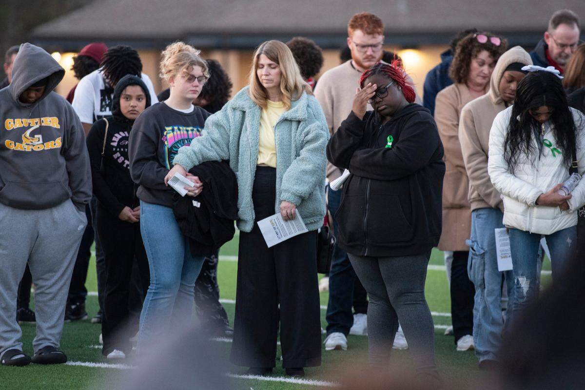 Mourners react during a vigil for Gautier High School student Shermarion Miner at Gautier High School on Thursday, Jan. 16, 2025.