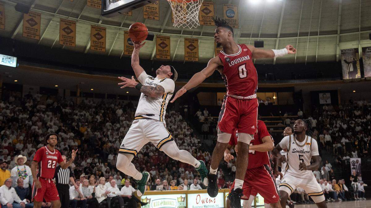 Southern Miss’s Neftali Alvarez goes for a layup during a game against Louisiana-Lafayette at Reed Green Coliseum on Thursday, Feb. 9, 2023.