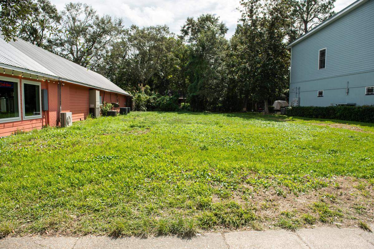 An empty lot next to Craft Advisory Brewing on Government Street in Ocean Springs on Monday, Oct. 11, 2021. A new home for Murky Waters BBQ Restaurant will be built there.