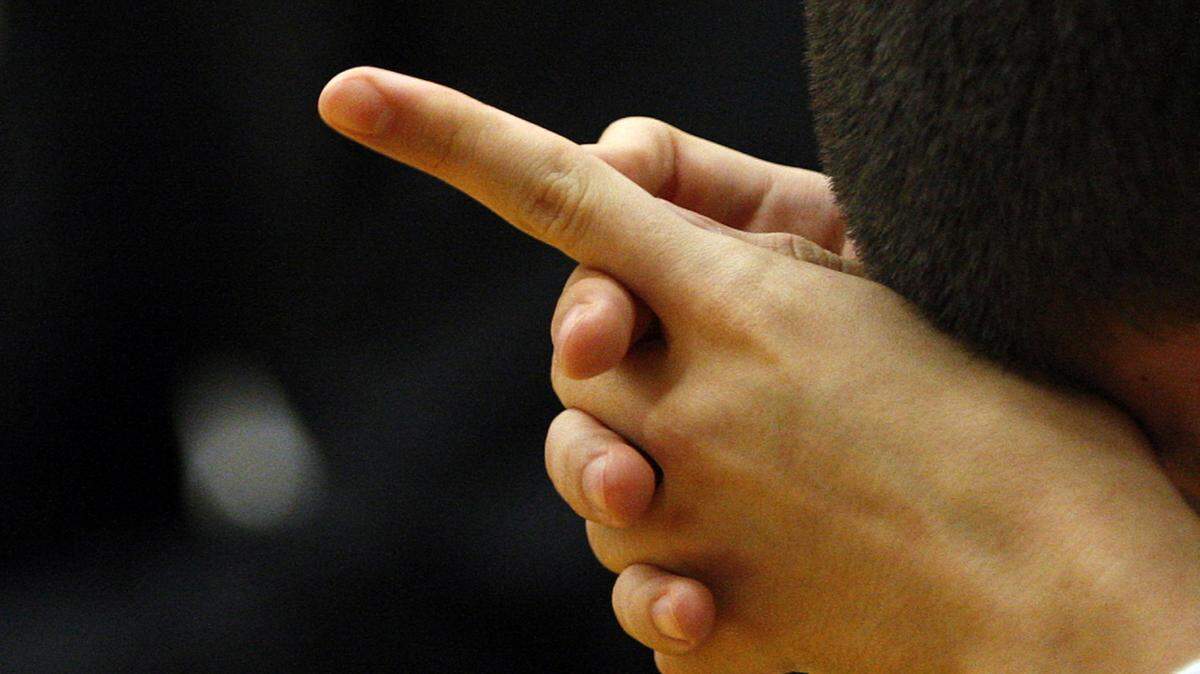 A juvenile inmate prays during a religious service at Sylmar Juvenile Hall in 2013. (Allen J. Schaben/Los Angeles Times/TNS)