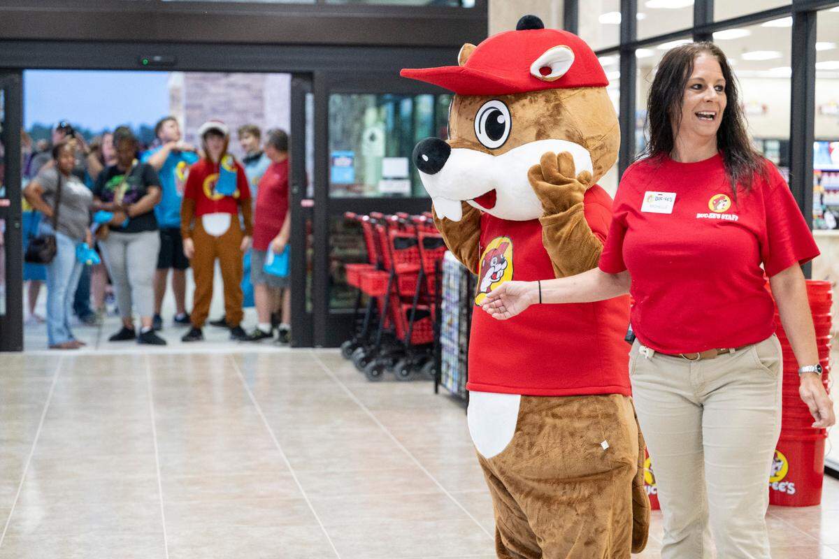 Buc-ee the beaver welcomes customers to Buc-ee’s first Mississippi location in Harrison County on Monday, June 9, 2025.